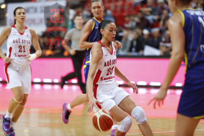 Zoi Dimitrakou a fait mal jusqu'à sa sortie pour 5 fautes (photo: aguspor.com) Zoi Dimitrakou a fait mal jusqu'à sa sortie pour 5 fautes (photo: aguspor.com)