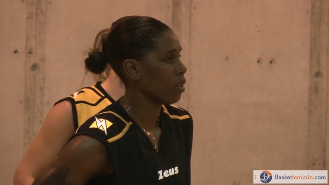 Doneeka Hodges-Lewis s'est entraînée avec Mithra Castors Braine samedi Doneeka Hodges-Lewis s'est entraînée avec Mithra Castors Braine samedi