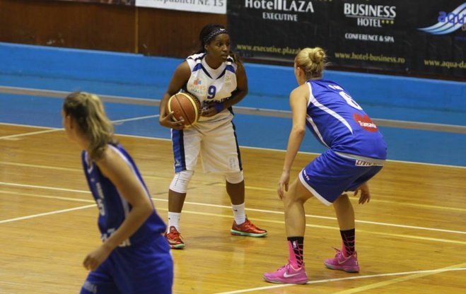 Deerlijk domine Oostende-Bredene 72-51, l'Américaine Alexia Adams arrive à KBOB Deerlijk domine Oostende-Bredene 72-51, l'Américaine Alexia Adams arrive à KBOB