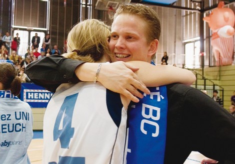 Thibaut Petit et Sophie Charlier se congratulent pour leur deuxième trophée de la saison (photo: L'Express.ch) Thibaut Petit et Sophie Charlier se congratulent pour leur deuxième trophée de la saison (photo: L'Express.ch)