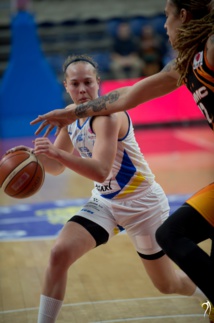 Julie Allemand face à Brittney Griner (Eka) - Photo: Serge Thomas Julie Allemand face à Brittney Griner (Eka) - Photo: Serge Thomas