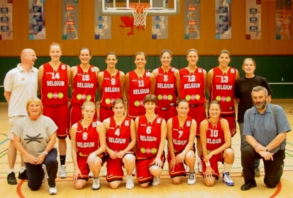 De haut en bas et de gauche à droite: Benny Mertens (coach), Tracy Wittebolle, Anabel Lerooy, Ines Beaurang, Sara Leemans, Julie Vermeire, Fanny Tirtiaux, Ann Boel, Anne Fockedey (kiné). En bas: Danny Cazzolato (assistante), Valérie Kara, Eveline Van H De haut en bas et de gauche à droite: Benny Mertens (coach), Tracy Wittebolle, Anabel Lerooy, Ines Beaurang, Sara Leemans, Julie Vermeire, Fanny Tirtiaux, Ann Boel, Anne Fockedey (kiné). En bas: Danny Cazzolato (assistante), Valérie Kara, Eveline Van H