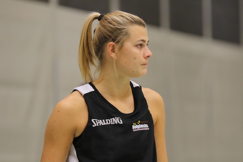 Sien Devliegher (Declercq Stortbeton Waregem) face à Mithra Castors Braine (photo: Eddy Lippens)
