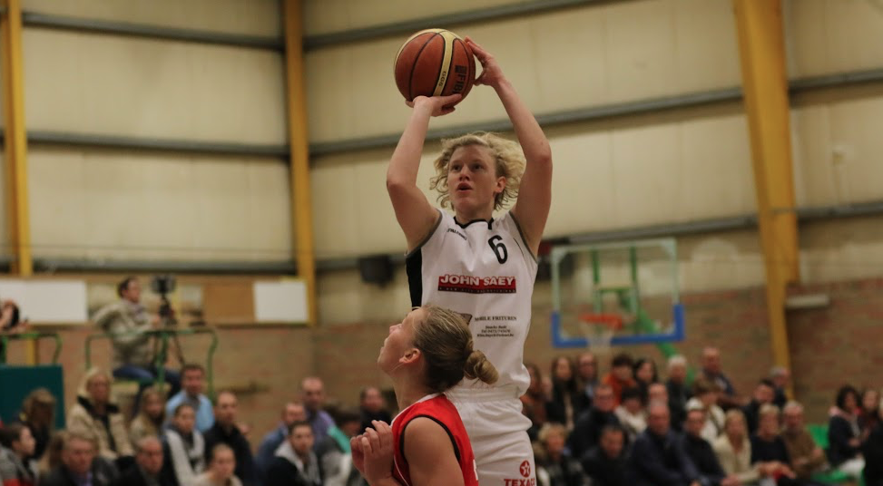 Silke Storme (Dynamite Deerlijk) dans tous les bons coups (Photo: Eddy Lippens)