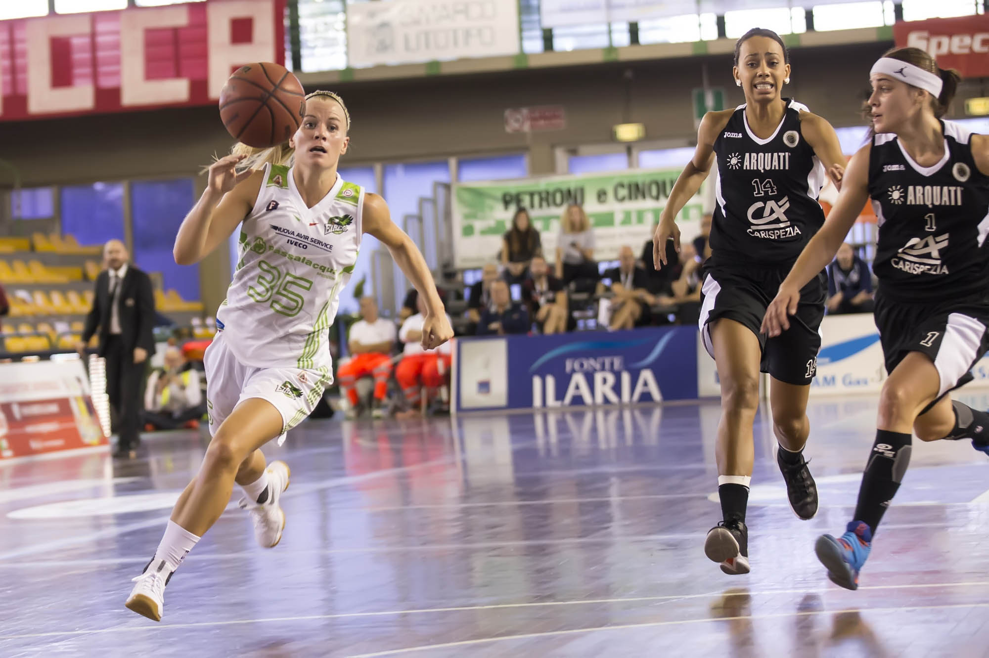 Julie Vanloo avec Ragusa (photo: legabasketfemminile.it)