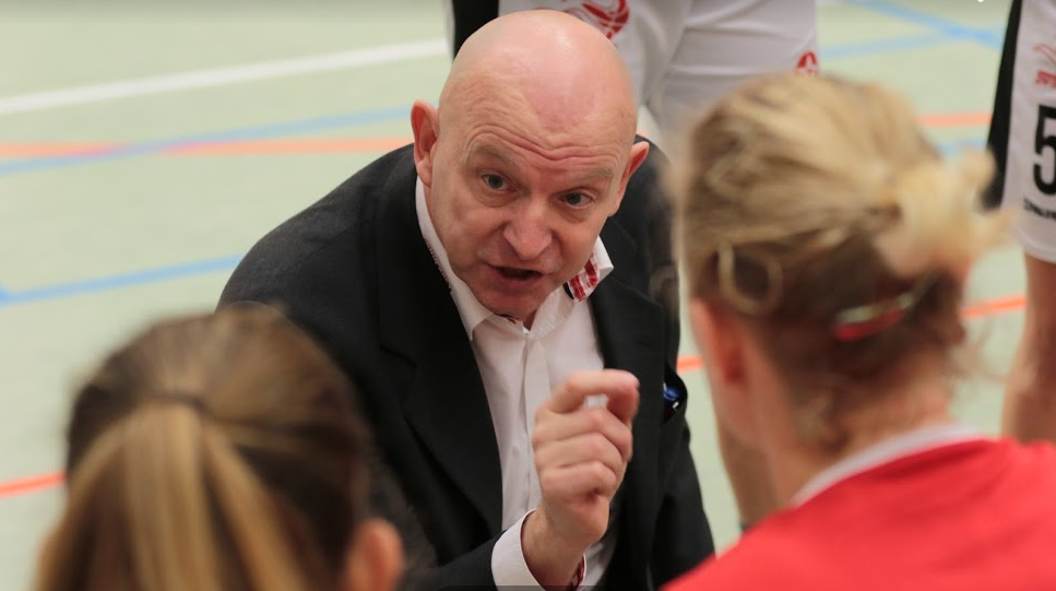Benny Mertens a retrouvé le banc de Dynamite Deerlijk (photo: Eddy Lippens)