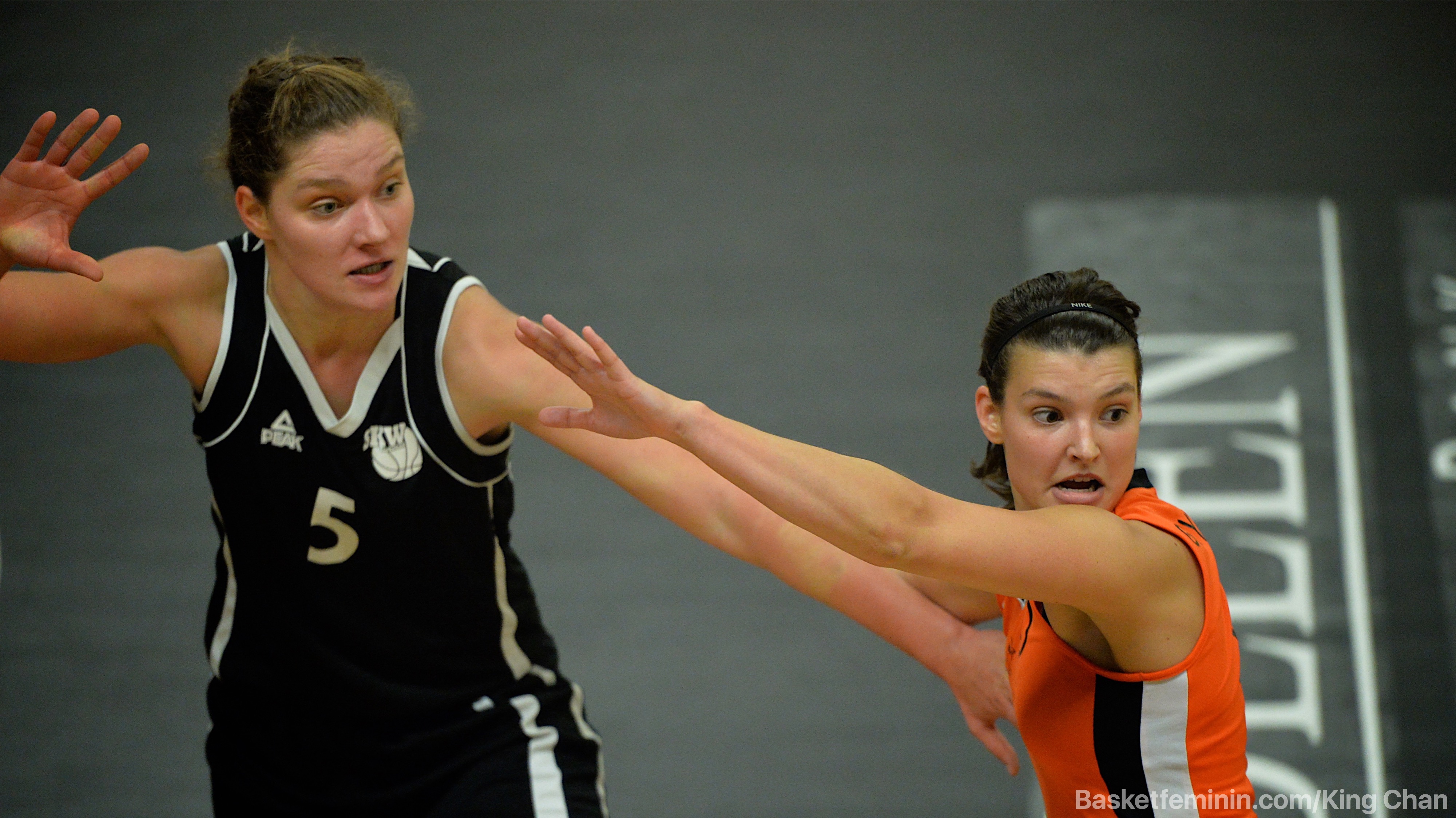 22 unités et 10 rebonds pour Heleen Nauwelaers (photo: King Chan)