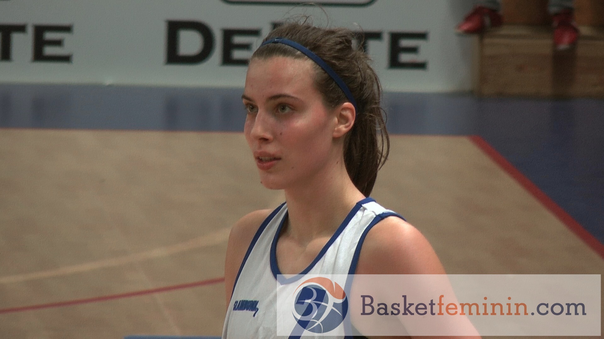 Antonia Delaere lorgne elle aussi vers la France