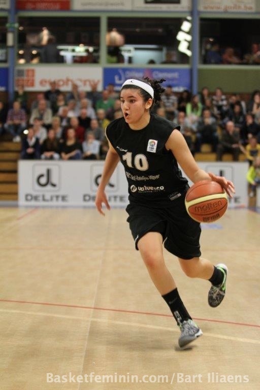 Hind Ben Abdelkader en Espagne, à Cadi La Seu Hind Ben Abdelkader en Espagne, à Cadi La Seu