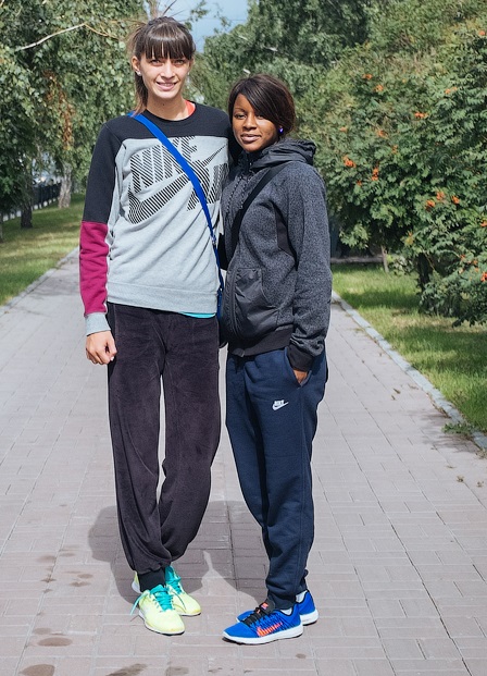 Noémie Mayombo avec Ana Radovic (photo: http://dinamo-guvd.ru)