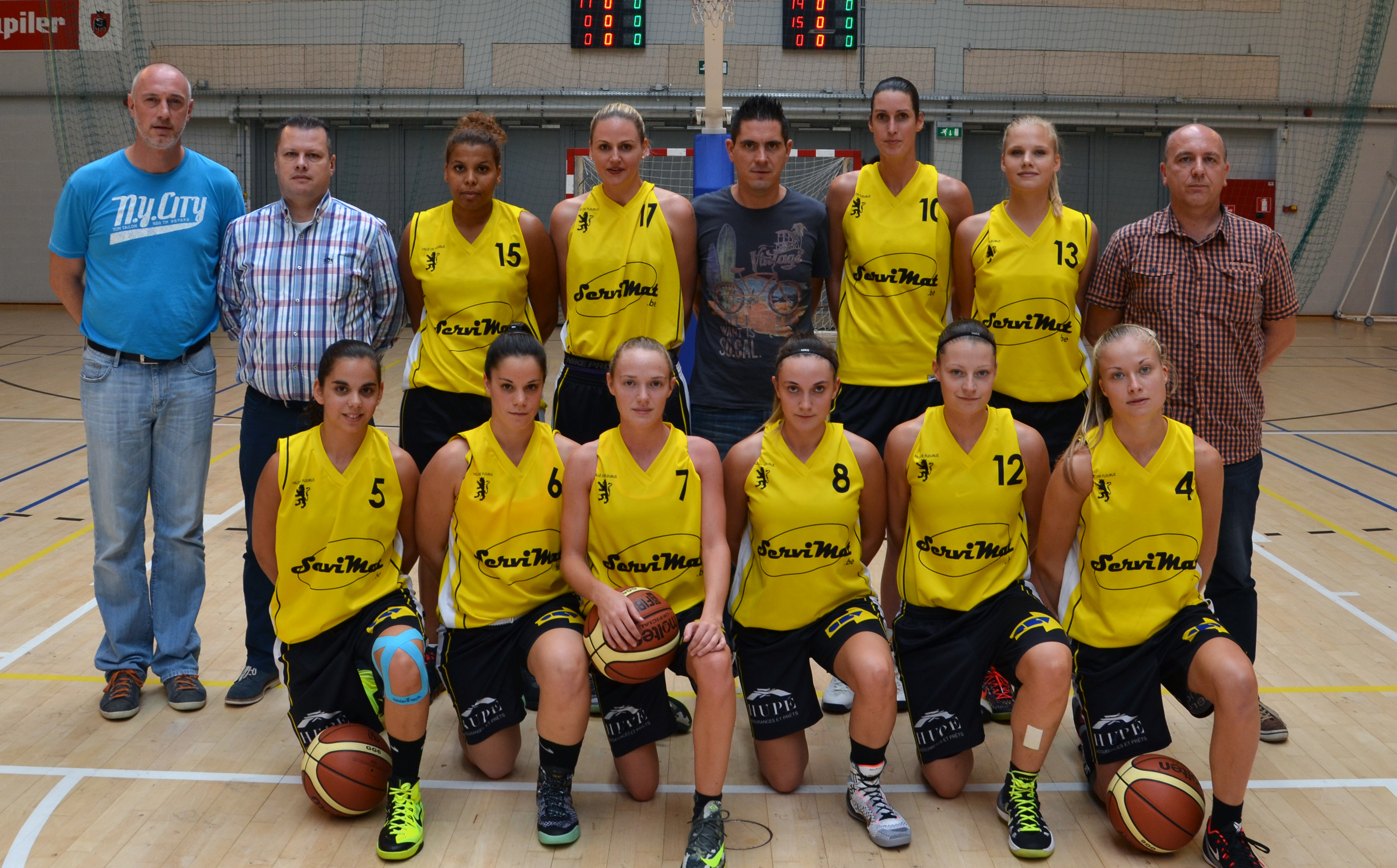 En haut, de gauche à droite: Erik Cleymans (coach), Jean-Luc Mahaux (team manager), Lisa Mukeba, Andrijana Vasovic (Ser), Jérôme Deraedt (assistant), Katalin Kurtosi (Hon), Cyrielle Mahaux, Thierry Foerster (manager). En bas, de gauche à droite: Jessica Polizzoto, Manon Carlisi, Loise Foerster, Charline Vandenberghe, Camille Gamache, Laetitia Waterlot (photo: CEPFleurus/G.Gamache)