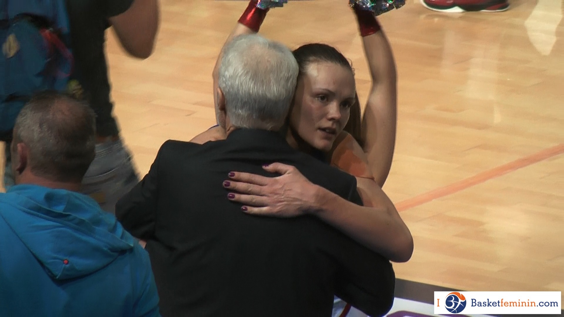Anete Steinberga étincellante dans les bras de son coach, Ainars Zvirgdins