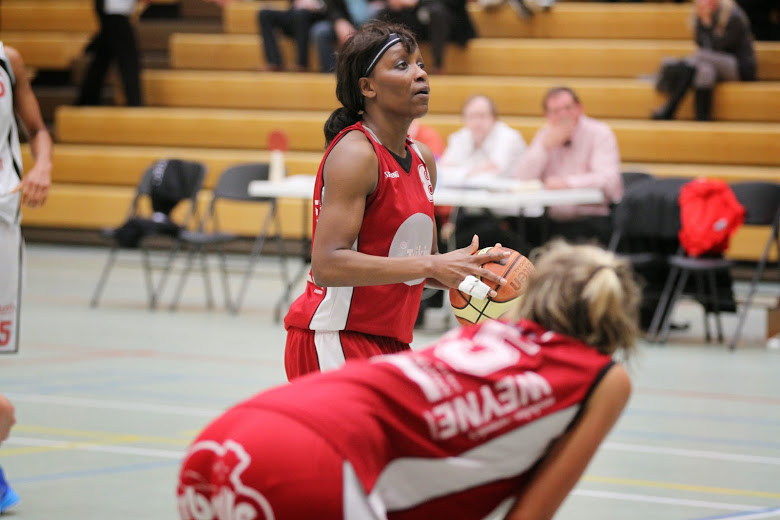 Angèle Boucquey à Waregem sous le maillot de Deerlijk, deux clubs où elle a passé la majeure partie de sa carrière (photo: Eddy Lippens)