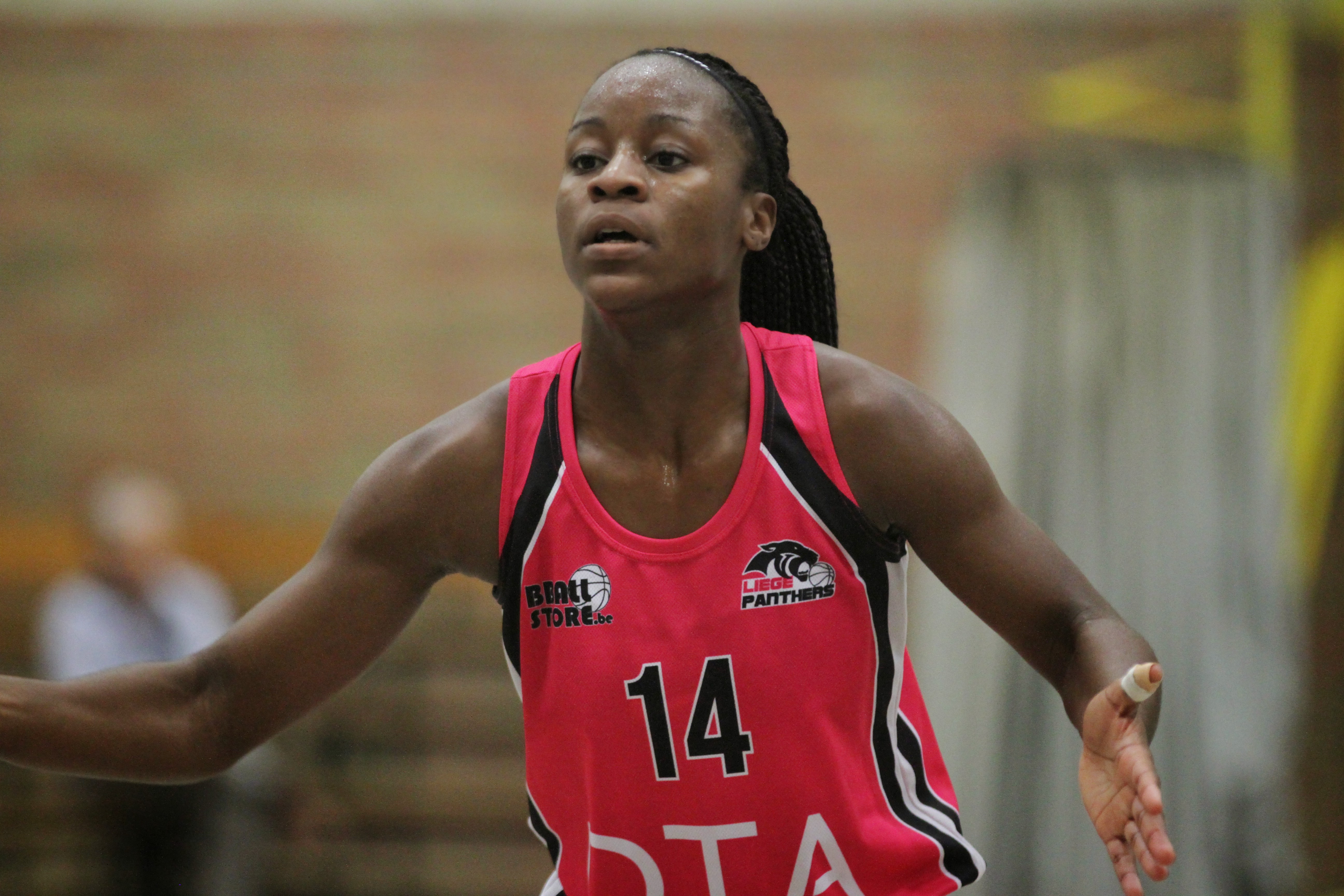 Manu Mayombo ne sera plus de rose vêtue (photo: Eddy Lippens)