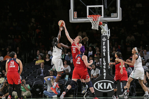 Emma Meesseman au bloc (photo: monumental network.com)
