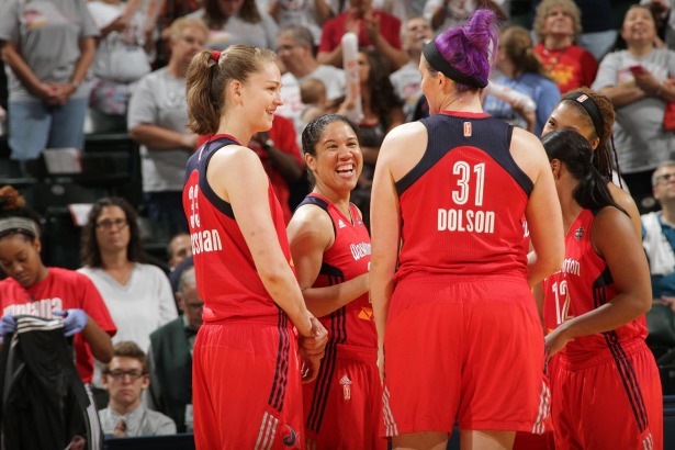 Emma Meesseman avec Stefanie Dolson, son ex-coéquipière au SpartaK (photo: monumentalnetwork.com)