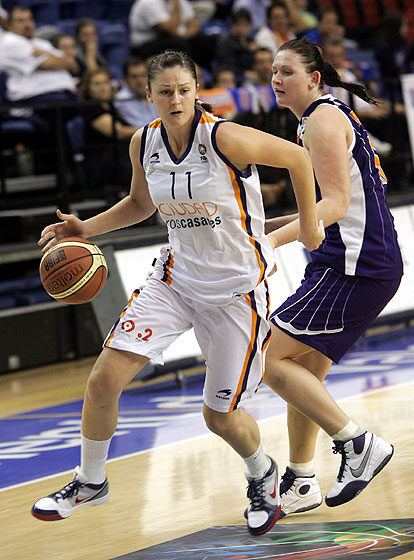 Regina Palusna dans la raquette namuroise (photo: FIBA Europe.com)