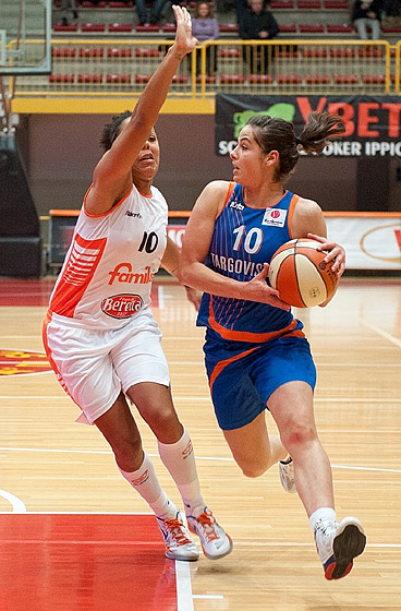Une talenteuse et expérimentée meneuse, Maja Miljkovic à Namur (photo: FIBA Europe.com)