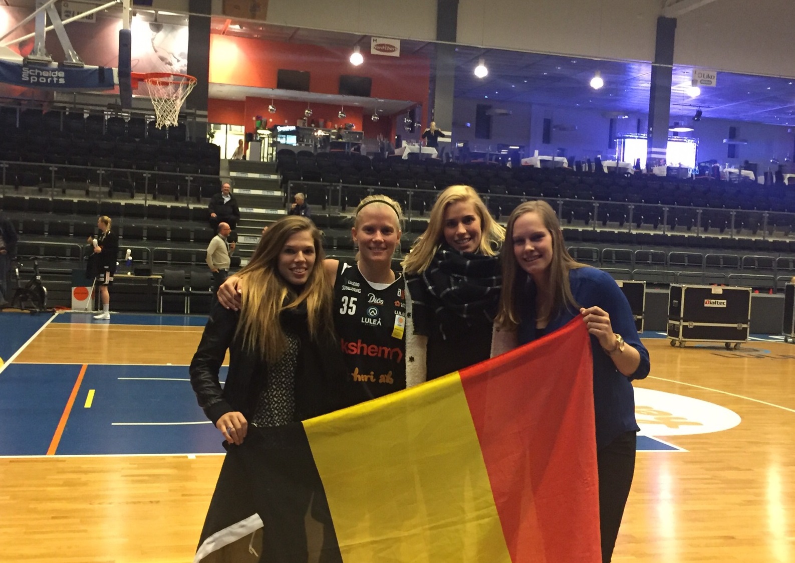 Isabelle Degels, Shamira Linskens et Lien Delmulle, Tulikivi Deerlijk est allé soutenir Julie Vanloo