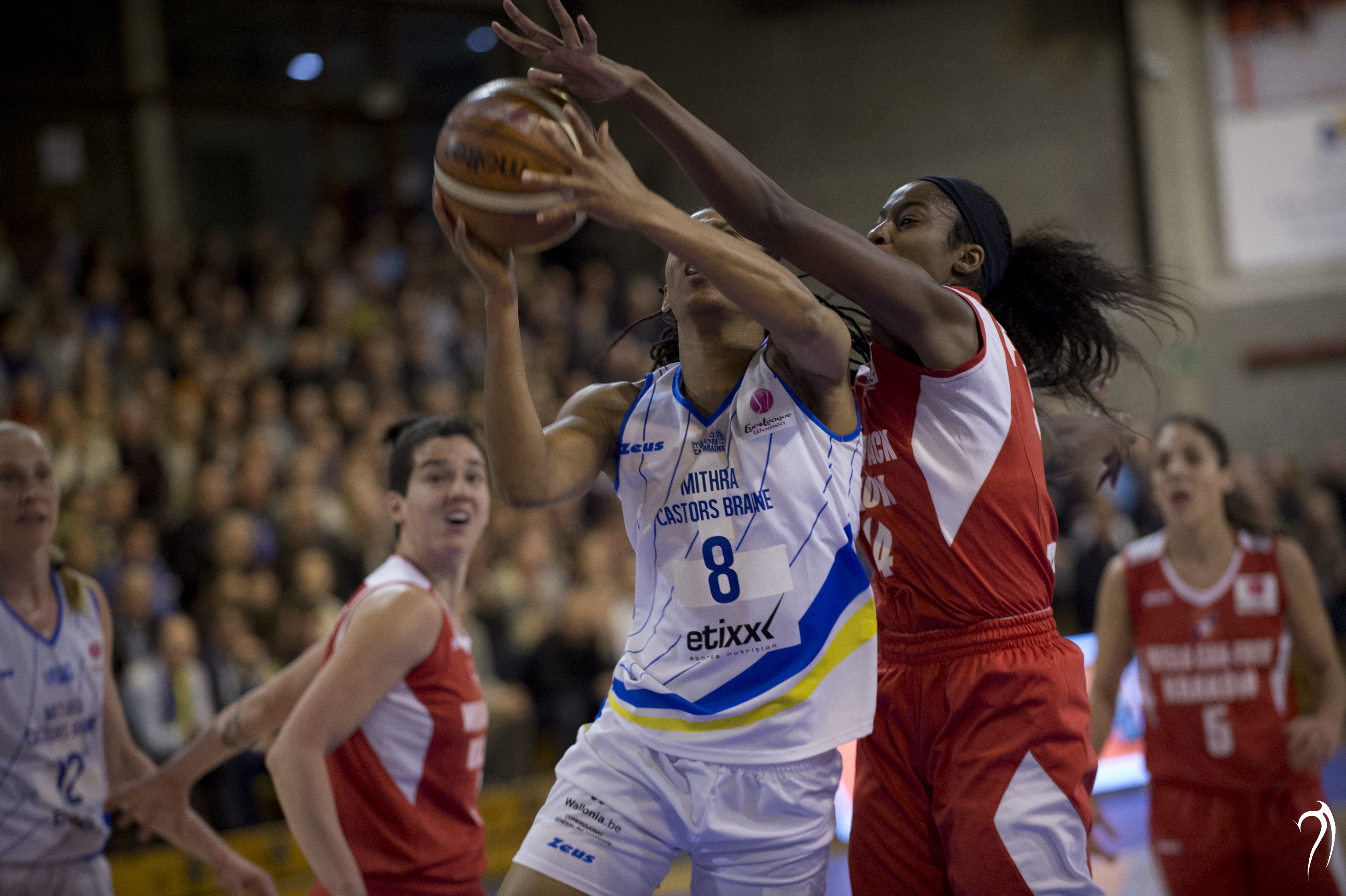 Celeste Trahan-Davis en lutte avec Devreaux Peters (Photo: Serge Thomas)