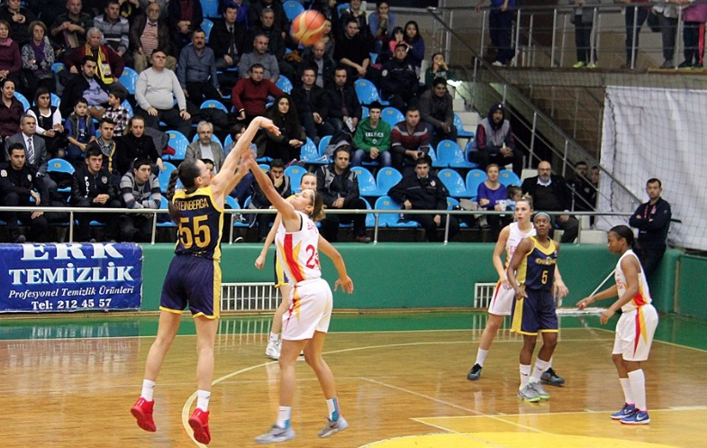 Anete Steinberga (ex-Mithra Castors Braine) à l'USK Prague !