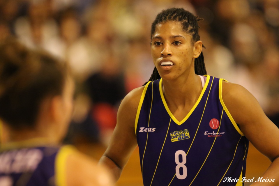 21 pts, 14 rebonds pour Celeste Trahan-Davis (photo: Fred Moisse)
