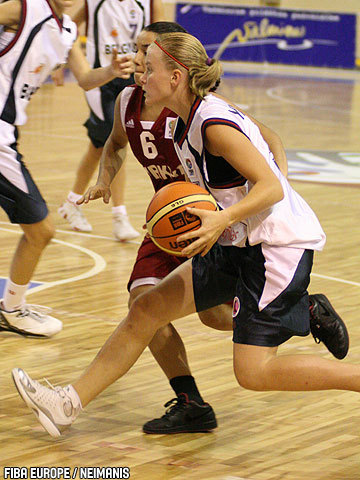 Julie Van Loo en Italie pour un premier tournoi (photo: FIBAEurope.com)