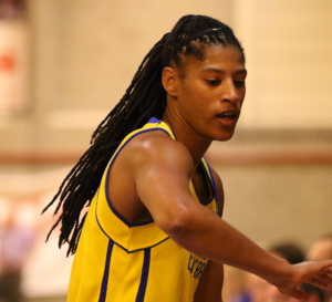 A six, Mithra Castors s'impose à SKW, Laurence Vanmalderen sérieusement blessée