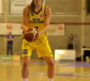 Antonia Delaere rempile à Mithra Castors Braine