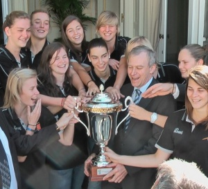 Les U18 reçues au Lambermont par le Premier ministre, Yves Leterme