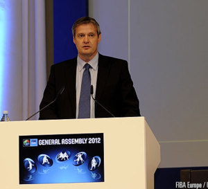 Le président de la FIBA Europe, Olafur Rafnsson, à Bruxelles pour Emma Meesseman