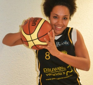 Aisha Buadee (Sp. Laarne) à Jeugd Gentson