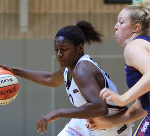 Shanavia Dowdell à l'intérieur à Declercq Stortbeton Waregem