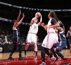 WNBA - Emma Meesseman explose, 22 pts, 13 rebonds face à Connectictut Sun