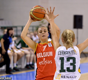 Eva Devliegher, 5e de l'Euro avec les U18, point guard, sans club