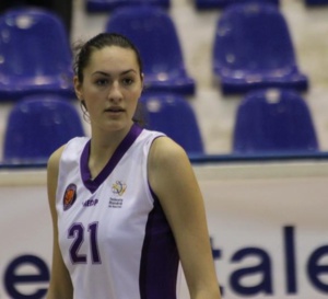 Adina Stoiedin, internationale roumaine, à Spirou Monceau
