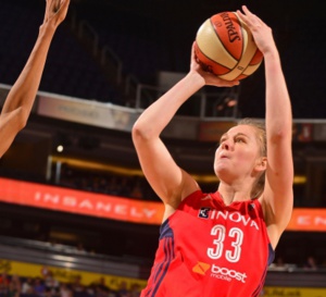 WNBA - Washington Mystics pris par la défense de Phoenix Mercury