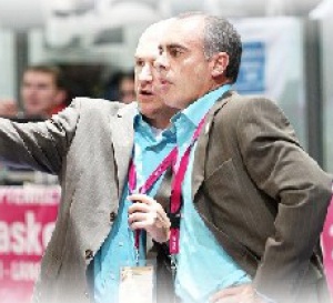 Equipe nationale: 'Seeking coach desesperatly'