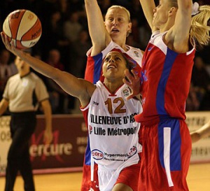 Ann Wauters, Kathy Wambe et Anke De Mondt en Euroligue
