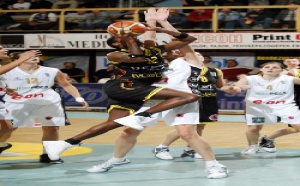 Pecs (Hon) - Dexia Namur (BEL) 82-57